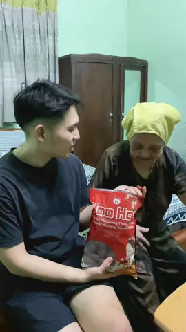 Món Nội yêu thích “ Táo đỏ tân cương “ 🥰🥰🥰#anhchangthichcuoi #noituoithin55tuoi #trending #fyp #follow 