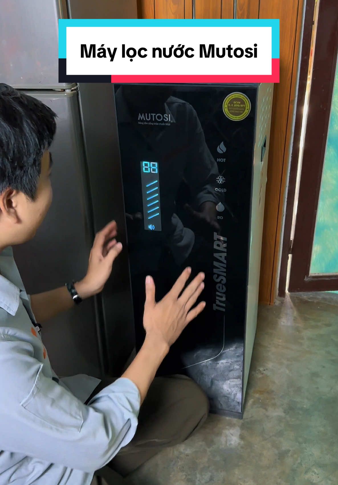 Máy lọc nước Mutosi 2 vòi 3 chế độ nóng, lạnh, nguội với 10 lõi lọc có cả màn lọc RO loại bỏ 99,99 các chất cặn bẩn vi khuẩn và độc hại. Đặt mua được kĩ thuật hãng hỗ trợ lắp đặt toàn quốc 0₫ tại nhà. #maylocnuoc #voilocnuoc #maynonglanh #hảogiadung68686 #xuhuong 