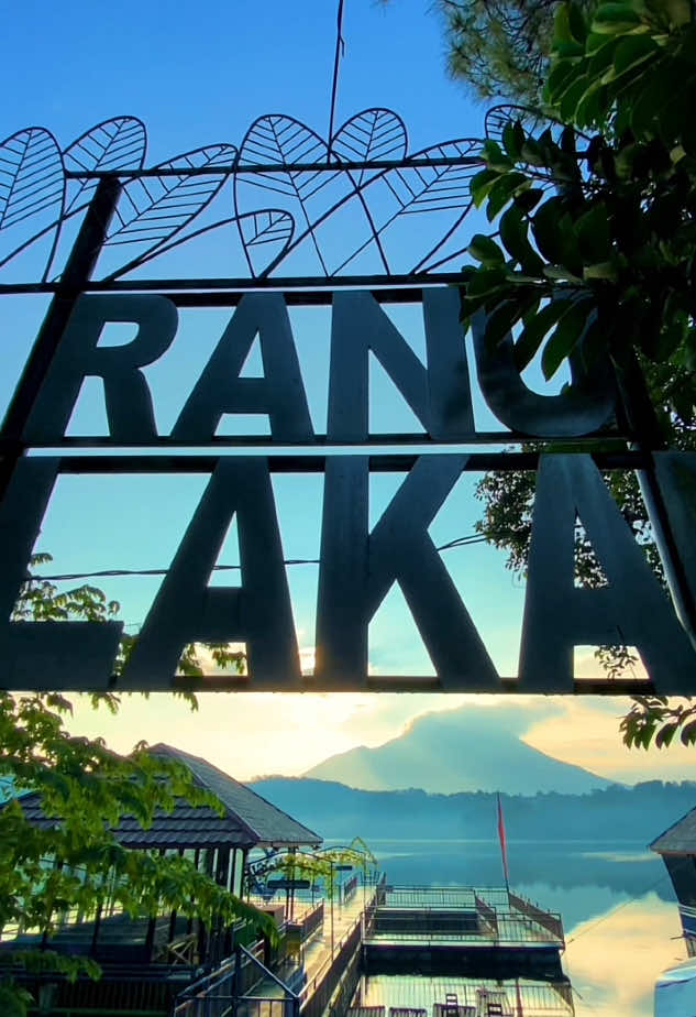 Dari sudut manapun ranu klakah tetep aja cekep😍 Lokasi:📍masih di ranu klakah lumajang jawa timur #fypp #ranuklakah #pesonalumajang #wisatalumajang #visitlumajang #vibes 