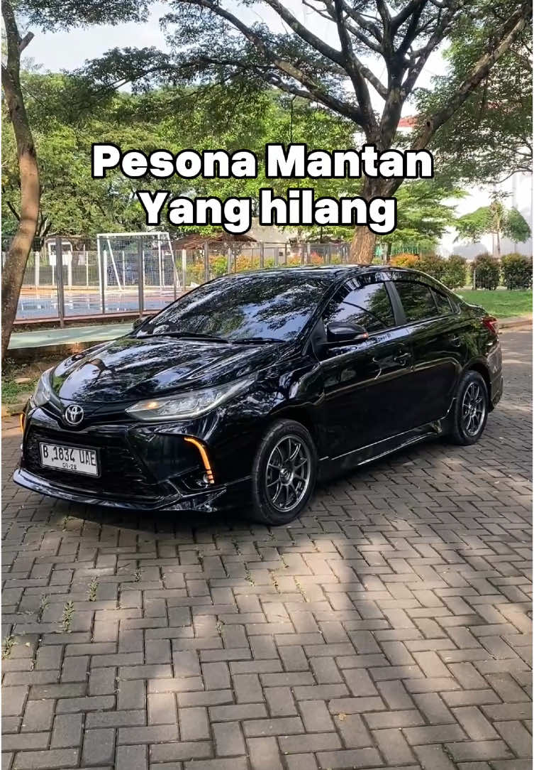 Mantan? Hilang. Pesonanya? Udah lewat. Tapi pesona Vios hitam glossy ini? Masih cling cling kayak baru di-wax tiap hari. 😝 Daripada mikirin yang udah pergi, mending gas unit yang siap nemenin jokslovers tiap hari! DM minjokss ya kalo mau bisik bisik harga 🤫 #masjokopedagangoto #viosmodifikasi #vioslimo #mjpo #viosgen3 #vios #viosgen2 