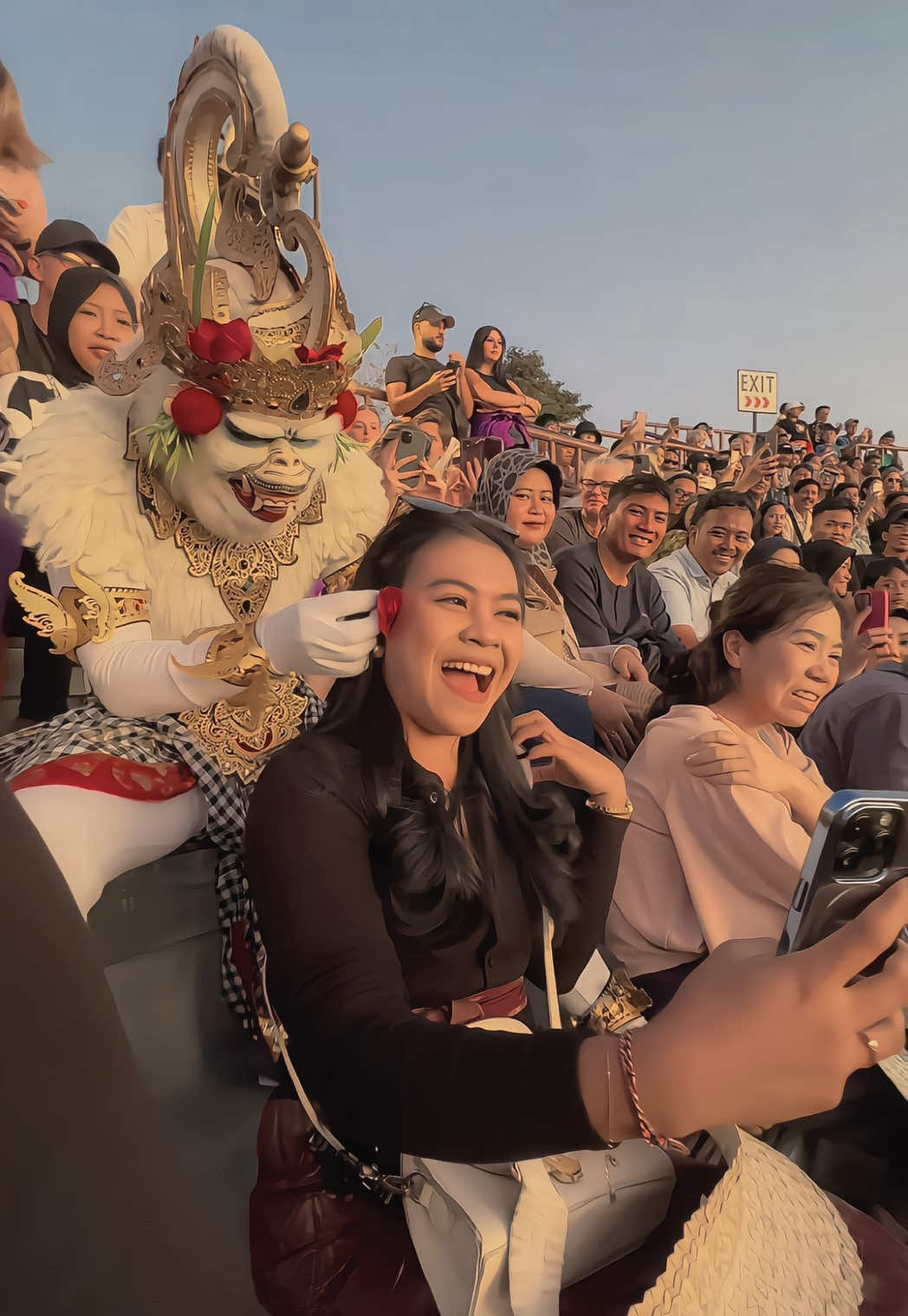 POV : Pacar lu yg jadi hanoman di kecak trus nyamperin lu & ngasi bunga🥹🤍 @𝓚𝓪𝓴𝓪𝓪𝓪 #fyp #berandafyp #foryouu #kecakdanceuluwatu #bali 