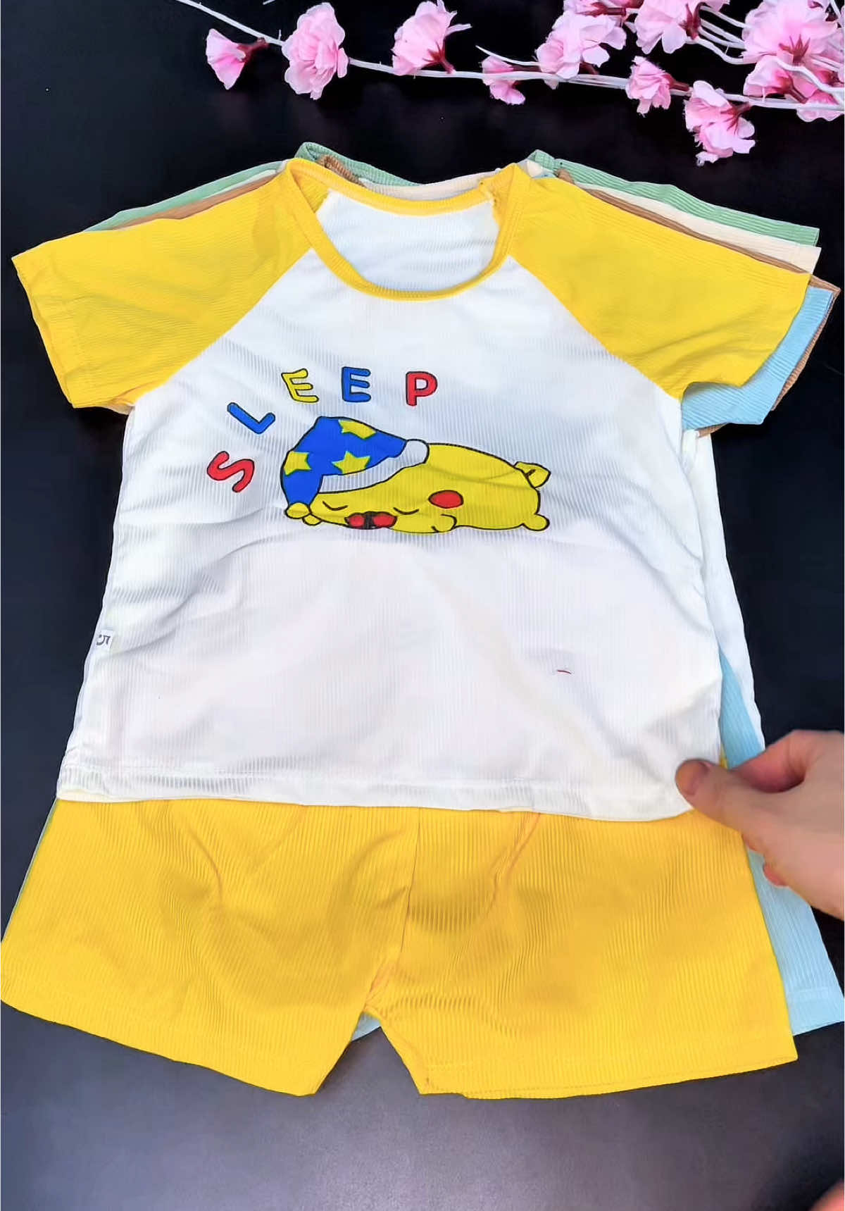 100k Combo 05 Bộ quần áo cộc tay #thoitrangtreem #quanaotreem #mevabe #viralvideo #xuhuong #nuoicon #bothunchobe #bomuahechobe #bothuntamchobe 