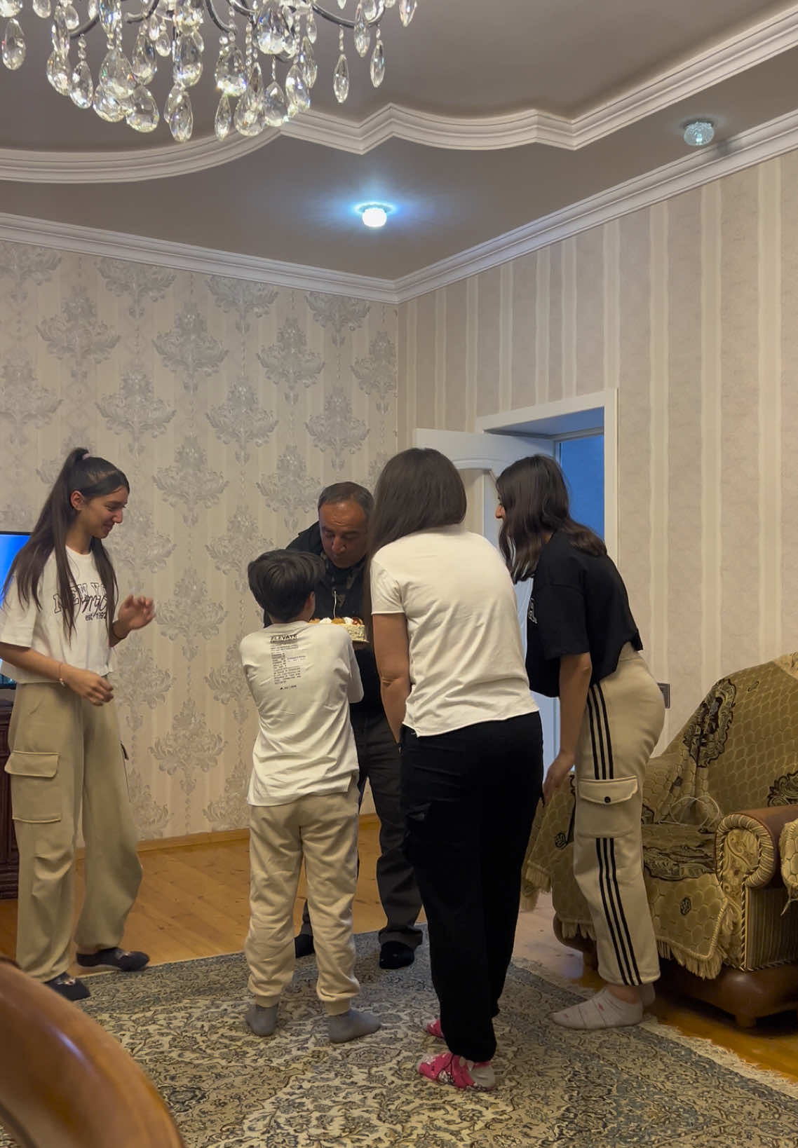 Bizimlə bir ömür daha gözəl yaşlarına Dəyərlimiz 🙏😍yeni yaşında sənə uzun ömür can sağlığı arzulayıram yaxşı ki varımsan🧿❤️🙏