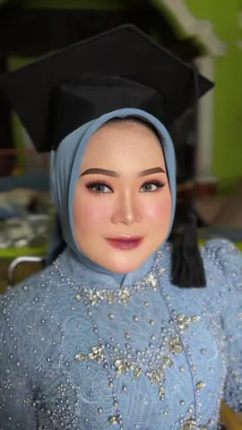 Makeup Wisuda Kak Silvi 😍 #makeupbandung #muabandung #makeupartist #muabandungmurah #makeupbandungtimur #foryoupage #makeupcimahi #muabandungtimur #muaciwidey #bandunghits #makeup #fyp #muatiktok  