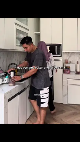 kita usahakan dpt pasangan yg bisa menerapkan makna hidup bersama bkn hanya tinggal bersama 🥹 #fyp #pov #pasutri #suamiistri #kehidupanrumahtangga #couplegoals #hidupbersama #pasanganhalal #viraltiktok #4u #fypageシ 