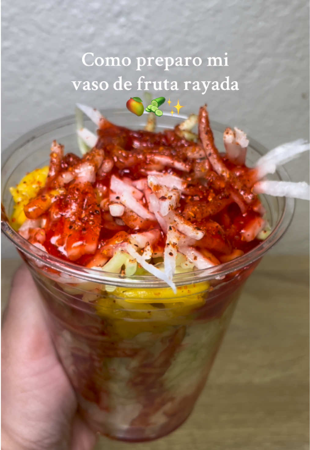 Late night snack! Miren como preparo fruta rayada. Este raspador de “queso” sirve para muchas mas cosas! Lo Ame! @SUSTEAS US #frutarayada #snacks #chucherias #tajin #chamoy #kitchengadgets #rotarygrater #cheesegrater #ttshopfinds #parati 