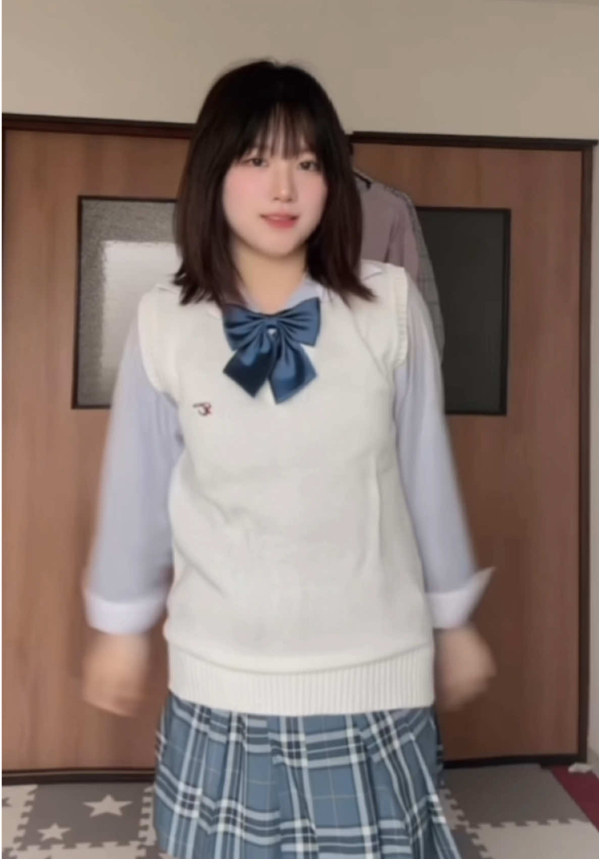 上次摔了以后膝盖上的伤口现在一直红红的