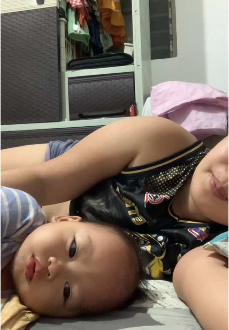 Breastfeeding: not always easy, always worth it.❤️✨ #breastfeedingworkingmom #motherslove 