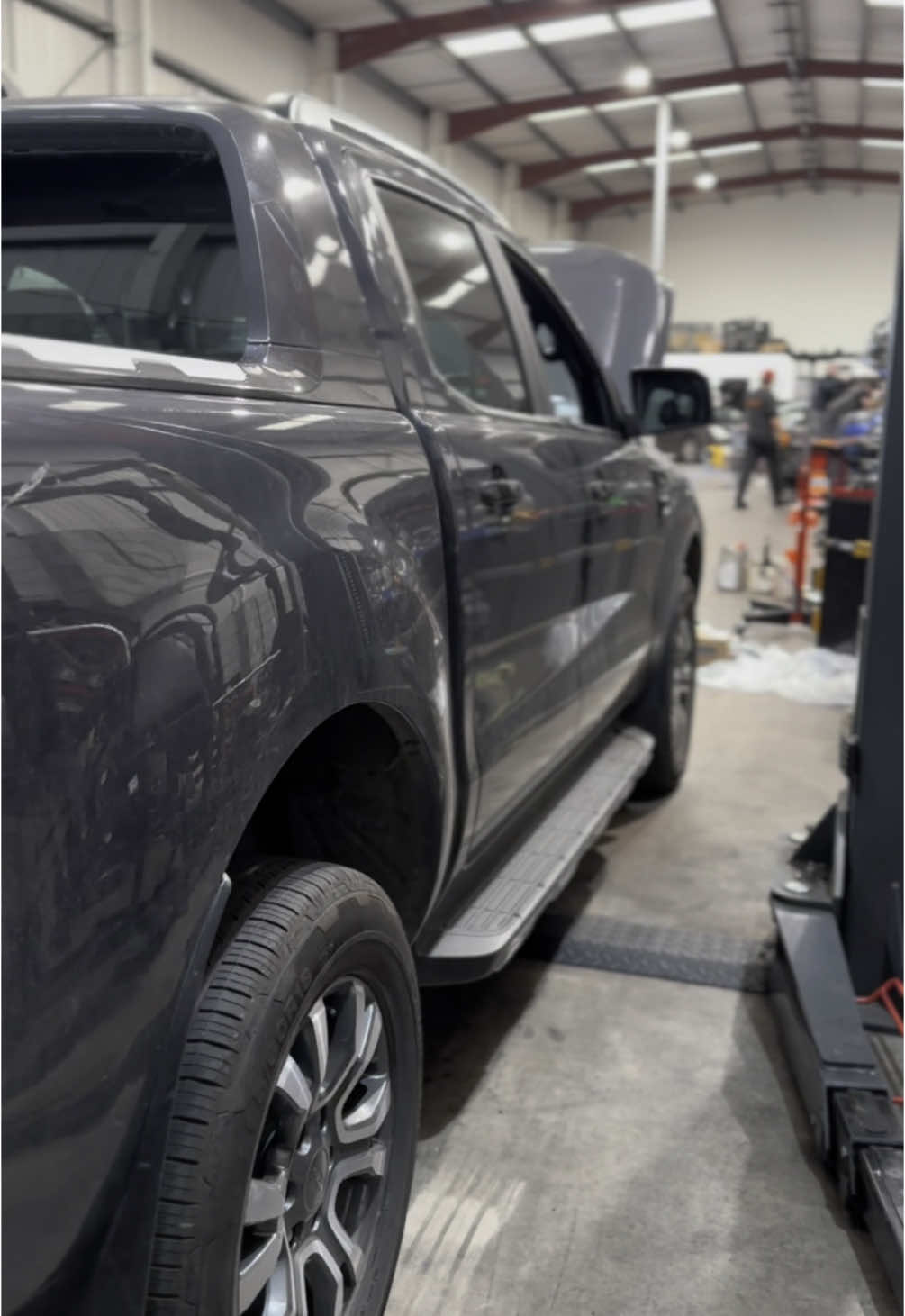 Ranger in for a wet belt replacement 🦾 with @Owen Davis  #fordranger #ford #fordraptor #rangerraptor #wetbelt #ecoboost #ecoboom #ecoblue #mechanic #wetbelt#mechanics #mechanicsoftiktok #foryou #fyp