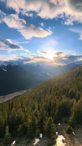 Before sunset 🌅 #fyp #foryou #canada #canadianrockies #mountainlife #views #beautiful #mountaintherapy #mountainlovers #alberta #banff #banffnationalpark #sunsetsky #beforesunset 