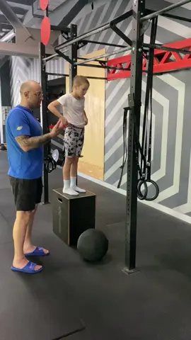 Отрабатываем выход под водой ! #плаваниедлядетей #рекомендации #детиспорт #butterfly 