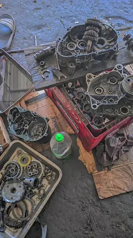 4,9 🧑‍🔧 #storymekanik #fotostory #mekaniktiktok #mekanikmuda #mekanikindonesia #bengkelmotor #storytime #beranda #fypシ゚ #bismillahfyp #fizrindonesia #CapCut 