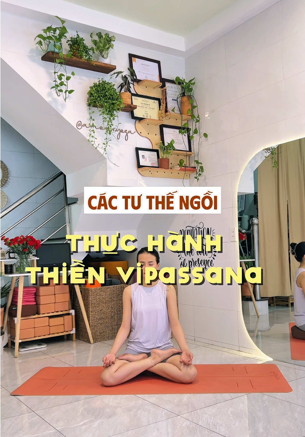 🍃 Trong thực hành thiền, không riêng về Thiền Vipassana, không có một tư thế ngồi nào là “TỐT NHẤT”. Tốt nhất nhưng bạn không cảm thấy thoải mái thì cũng như không, quan trọng là tư thế ngồi đó bạn cảm thấy thoải mái, thư thái, dễ chịu thì đó là tốt nhất, phù hợp nhất. Khi đi khoá Vipassana 10 ngày trước đó, mình cũng thắc mắc là tại sao các thầy cô hướng dẫn trong khoá thiền không hd tư thế ngồi, sau này mình hỏi thì mới biết là miễn sao tư thế đó nó thoải mái là được, không có 1 quy định hay khuôn khổ nào cả. 🤗 Đây chỉ là 4 tư thế ngồi thiền mà mình hay gặp, còn cả thiền trên ghế, thiền đứng, thiền nằm… Nd chỉ mang tính chất tham khảo 🤗 🧘🏻‍♀️🍃🪴 #yoga #yogabiênhoà #amouryoga #Áidạyyoga #vipassanameditation #ThienVipassana #Songtichcucmoingay #CapCut 