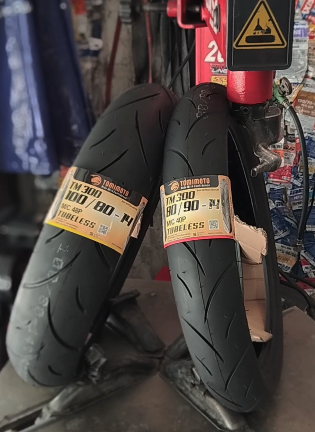 Ban tubeless untuk matic pofil keren #bandonatmurah #fyppppppppppppppppppppppp #xcyzbca #4u #fypシ゚ #berandatiktok #bantublessmurah #CapCut 