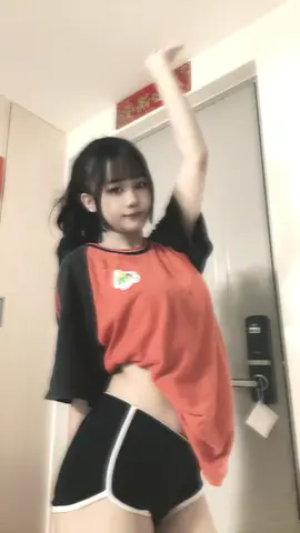 先穿校服一次