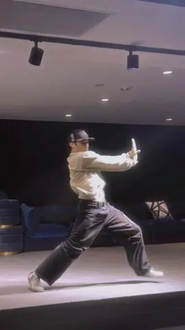 DC:@HAMLY 🫨 #dance #onedance #dancer #fyp 