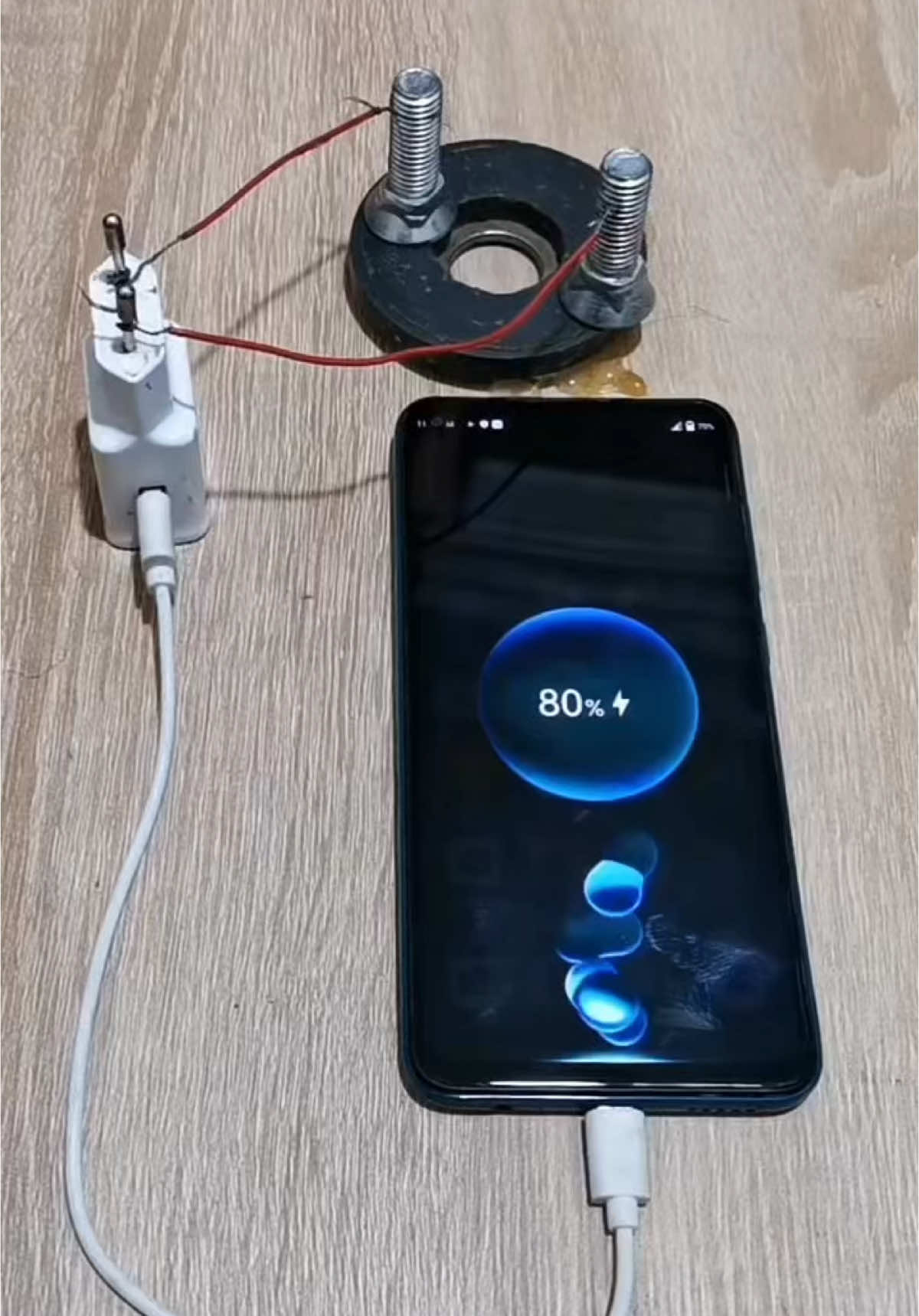 Mari kita membuat energi dari baut dan magnet. Hingga bisa mengisi daya pada handphone kita. Pertamatama kita siapkan 2 buah baut. Kemudian satu buah magnet bundar. Lalu kepala carger dan 2 kabel tembaga. Lilitkan masing masing ujung kabel tembaga pada masing masing ujung baut. Kemudian tempelka kepala baut kepada magnet dan ikan satu masing masing ujung kabel tembaga kepada masing masing logam pada kepala carger. Kemudian kalian tinggal pasang kabel carger dan handphone kalian pun siap di carging. #eddyjohnson #nambahilmu #faktamenarik #faktaunik #kisahnyata #infomenarik #infounik #eddyjhonson #inspirasi #viral #fyp #videoviral #videofyp #sorotan #reels #knowledge #fact #carger #carging #cara #caramembuat  @all @sorotan @viral @fyp @semua @semuaorang #CapCut 