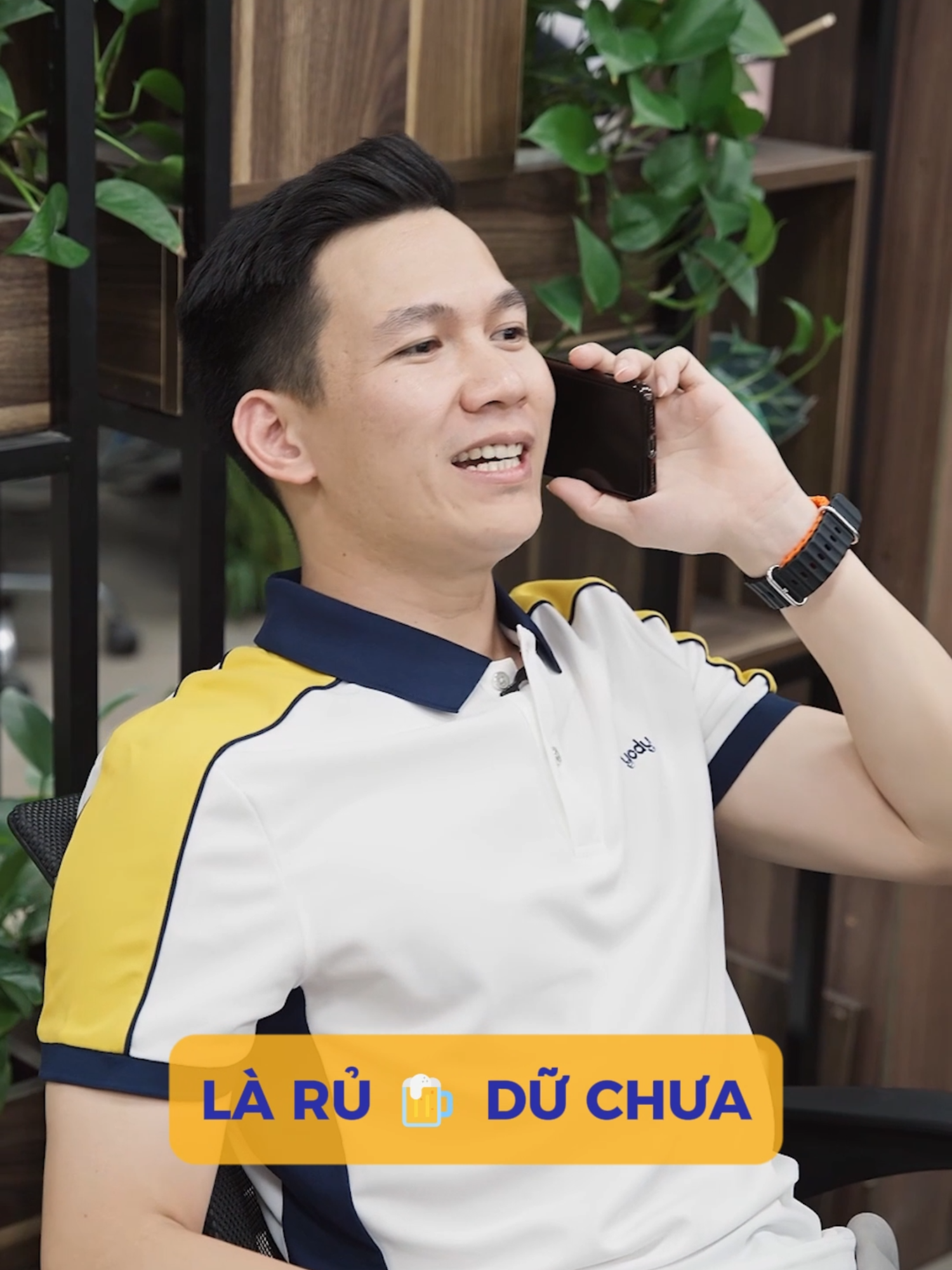 Đúng là tâm ý tương thông, bạn bè hiểu gu hiểu tính nhau... Nhưng mà cũng phải tuỳ tình hình thực tế 😁  #YODY #YeuVietNam #LookgoodFeelgood #YODYINLIFE #Linhhoattrongtungnhipsong B2O