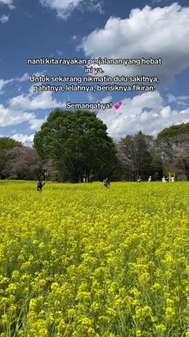 namanya kehidupan itu seperti roda, akan terus berputar. gk mungkin akan terus di bawah, akan ada saatnya di atas. Begitupun sebaliknya,, tugas kita hanya terus berdoa dn berusaha. doa yang terus di ulang tidak mungkin Tuhan abaikan… 📹 by @Aqil Shidiq              ༽ Jpg #quotes #quoteoftheday #quotestory #suddenshower #fyp 