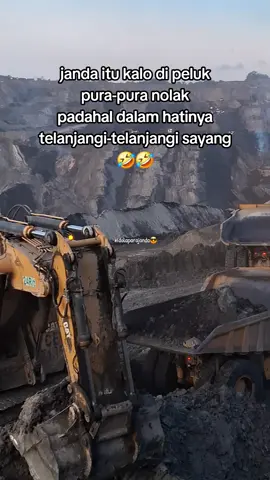 janda hyper wutwutwutwutwut🤣🤣 #fyp  #viral  #anaktambang  #kulitambang  #storytambang  #tiktok  #capcut  #jandamuda  #janda  #wutwutwutwut  #idolaparajanda 