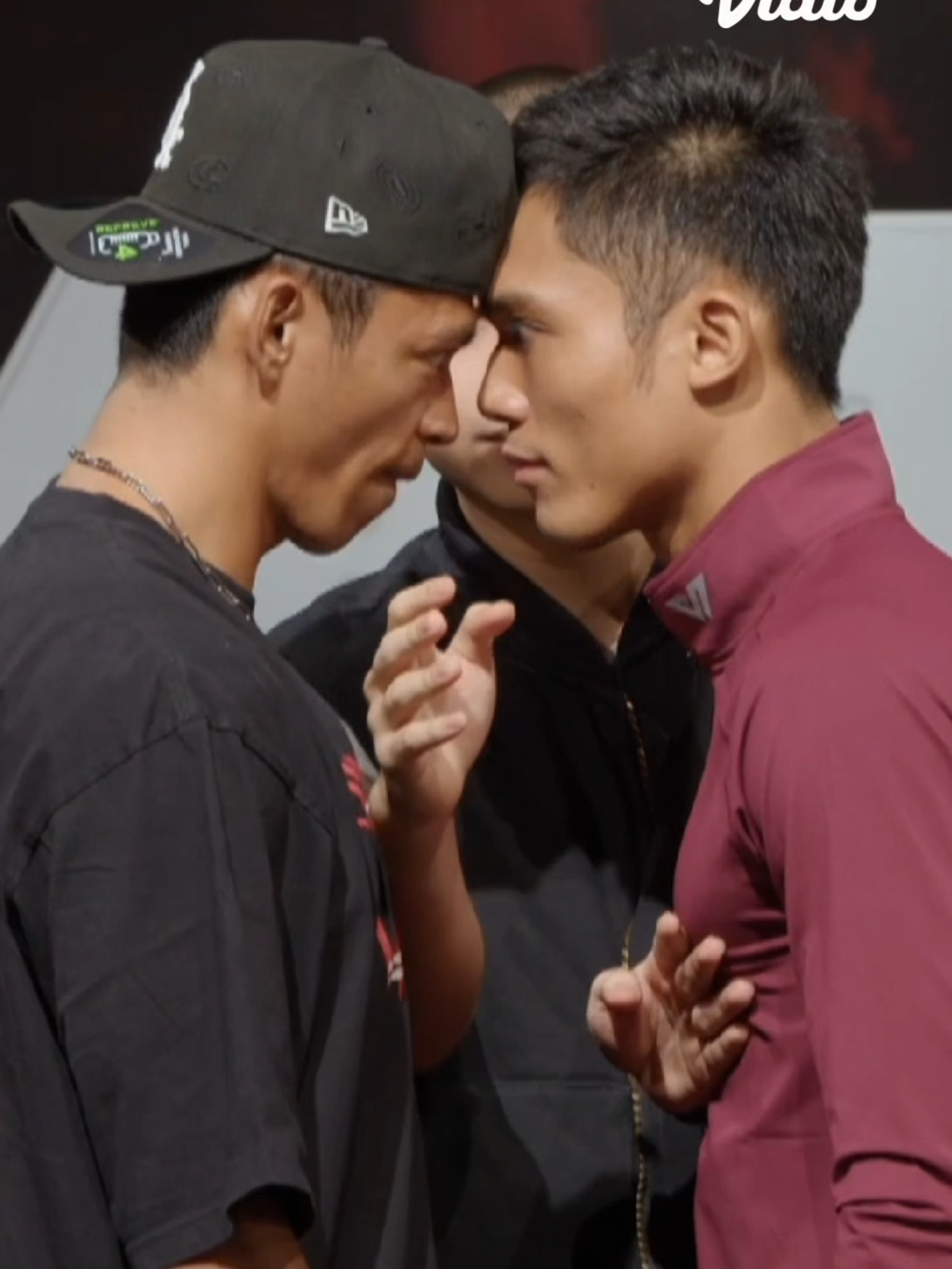 𝐓𝐄𝐍𝐒𝐈 𝐌𝐀𝐊𝐈𝐍 𝐍𝐀𝐈𝐊! 😤🥊🔥 KKAJHE dan AZIZ saling lempar psywar jelang duel panas mereka di BYON 5. Siapa jagoan kamu? 😲 🔥 Main Event Byon 5: KKAJHE vs AZIZ  📅 28 Juni 2025 🎟️ Saksikan LIVE via Pay-Per-View hanya di Vidio! 💸 Mulai dari Rp49 Ribu aja! 🤩 📲 Jangan sampai ketinggalan!