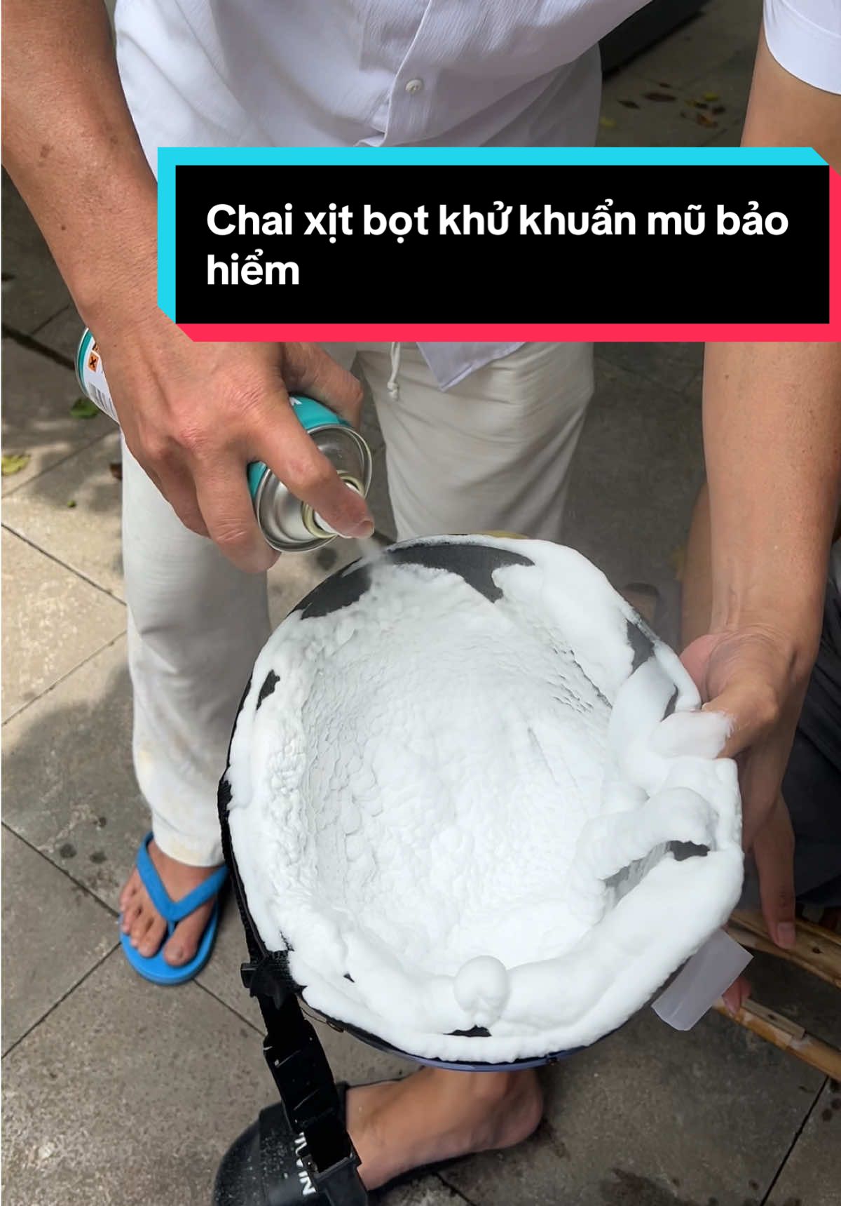 Chai xịt bọt khử khuẩn mũ bảo hiểm #cudoanh #taphoacudoanh #chaixitbotkhukhuanmubaohiem #chaixitkhumui 