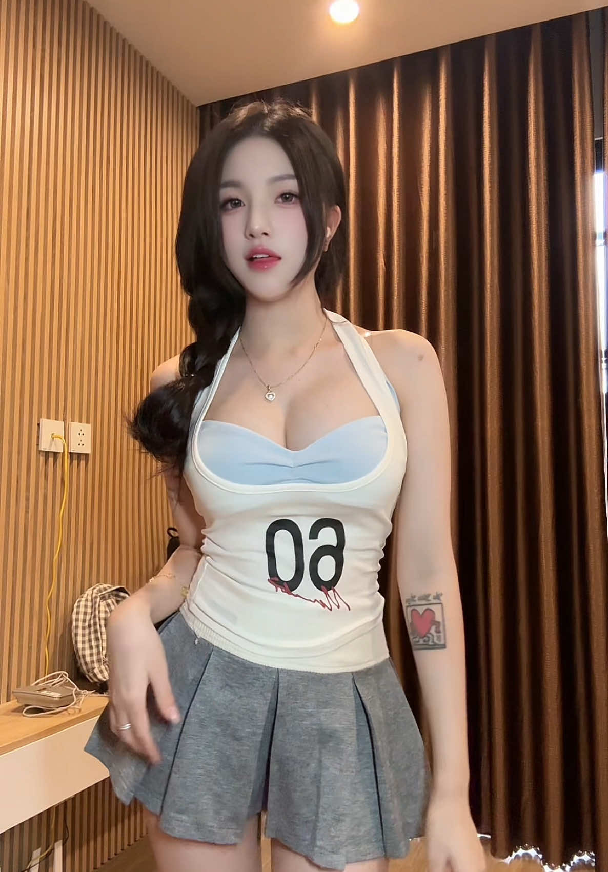 Đàn ông thường chọn gái xinh thay vì gái tốt .