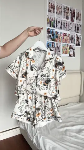 Women's All Over Plants & Bee print pajama set#pajama #pjs #pj #sleepwear #tiktokshop #spotlightfinds #goodlooking #fashion #tiktokshopmemorialday #bee 