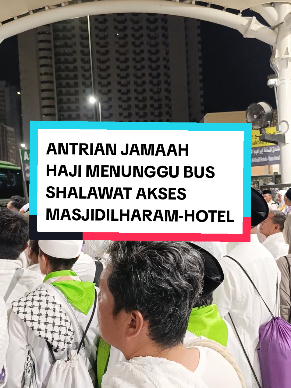 Perjuangan luar biasa Jamaah haji saat berangkat dan pulang untuk shalat 5 waktu di MasjidilHaram-Hotel.  #mekah #masjidilharam #kabah #hotel #bus #terusbersyukur #jamaahhaji #infohaji 