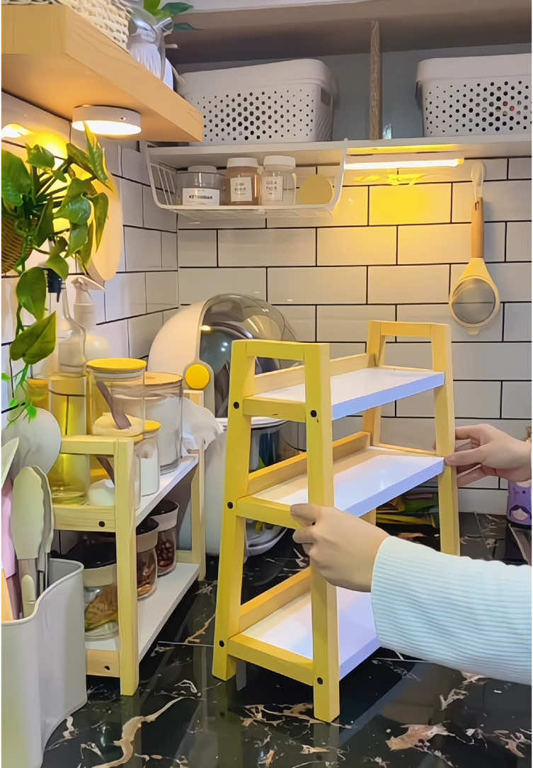 Unboxing dan pasang rak bumbu 3 susun … ini bagus banget sih gak sampe 50rb padahal 😍 samaan yuk 👇🏻 #rakbumbu #rakbumbukayu #rakbumbuaesthetik 