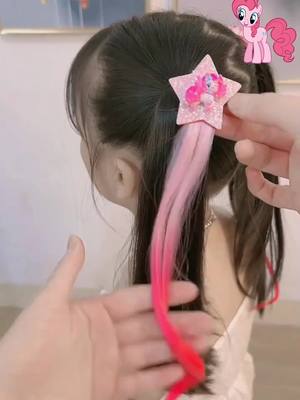 Mục đích của việc sinh con gái là để con mình được ăn mặc đẹp đẽ.