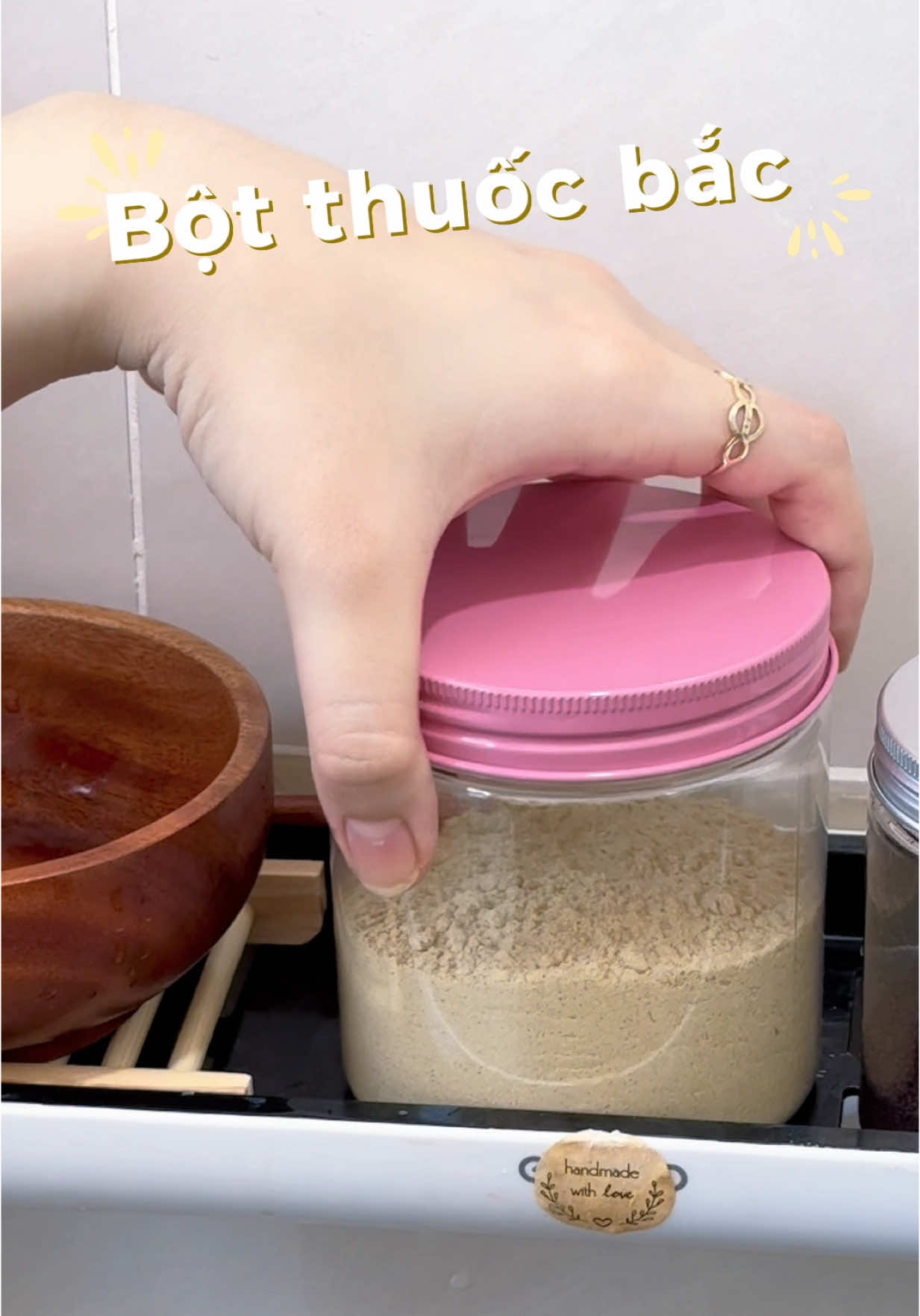 Cái cảm giác mà… mình có thể trắng hơn nhiều luôn á. Mấy bà nào sắp đi biển thì tậu ngay em này đi nha #botthuocbactamtrang #tamtrang #trangda 