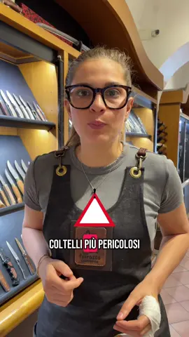 Uno dei coltelli più pericolosi al mondo  ⚠️🗡️❌ Tri-dagger  Il Tri-Dagger è un tipo di coltello caratterizzato da un design distintivo con tre lame disposte in modo simmetrico, spesso a formare una sorta di spirale o una configurazione triangolare. Questo coltello è progettato principalmente come arma da combattimento ravvicinato, con un’impugnatura ergonomica (spesso cilindrica) e lame che si intrecciano in un design unico. La sua funzione principale è quella di penetrare, creando ferite difficili da trattare a causa della forma particolare delle lame, che possono includere bordi elicoidali o fori per favorire l’ingresso di aria nella ferita, aumentando il danno. A differenza dei coltelli tradizionali, il Tri-Dagger knife non è pensato per utilizzi pratici come tagliare o affettare, ma è concepito come un’arma letale. Il suo design innovativo lo rende un oggetto di grande interesse per collezionisti e appassionati di lame, ma solleva anche interrogativi sulla sua praticità e legalità. #coltelleria#coltelleriaferrazza#arrotino#arrotinobrescia#affilacoltelli#venditacoltelli#tridagger#danger#pericolo#