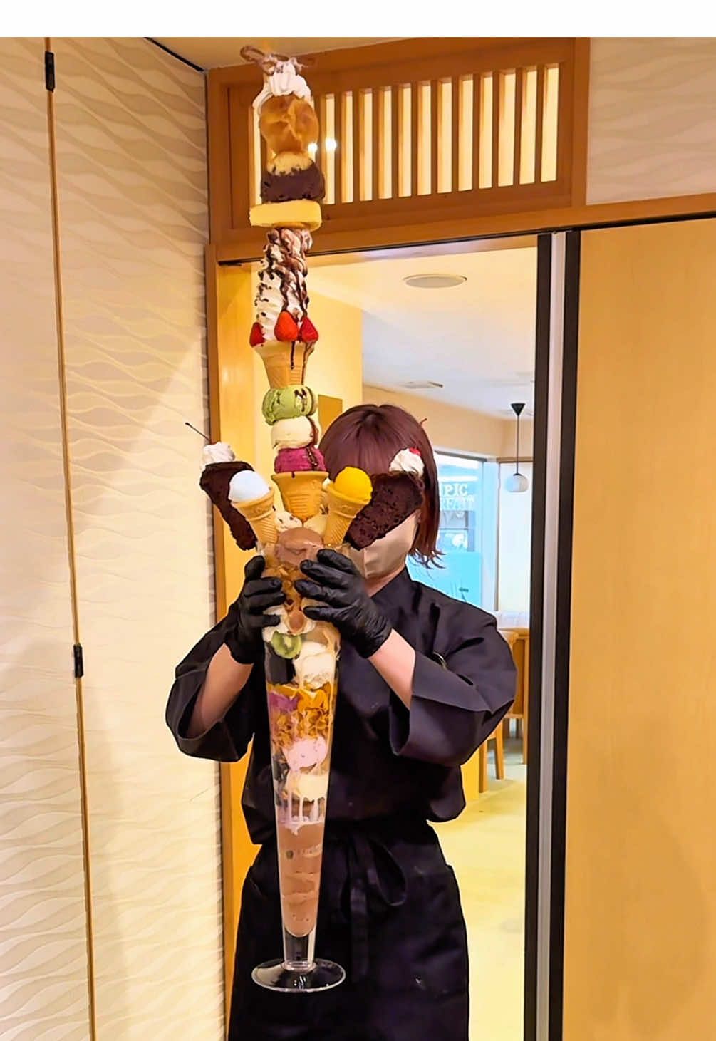 高さ120cm以上 日本一高い夢のパフェタワー ・店名 カフェ オリンピック ・住所 長崎県長崎市浜町８−１３ ・営業時間 【月〜日】 11:00〜20:00 ・定休日 無休 ・メニュー 長崎夢タワー　9900円 ・予約 予約可能 ・席 テーブル席 ・駐車場 ありません。 ・電話番号 050-5487-8151 #長崎グルメ #japanesefood #tiktokfood 