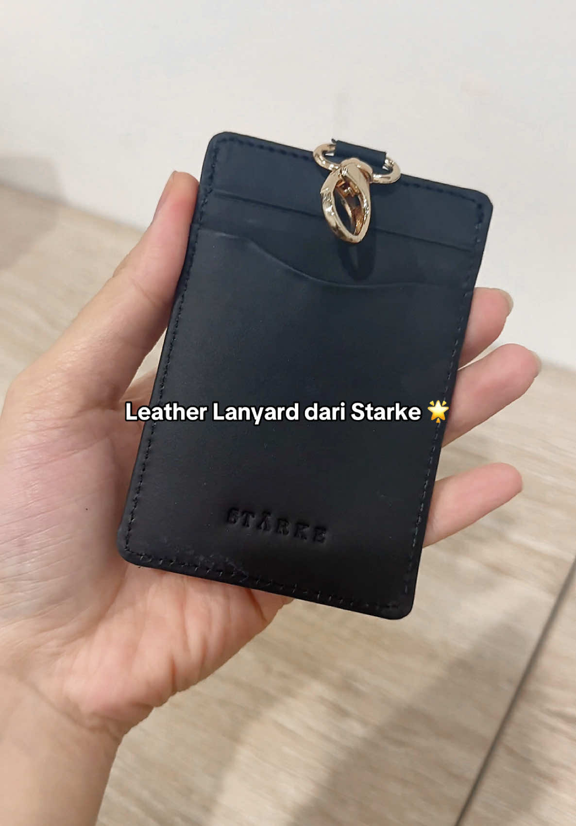 Garansi berlaku selama pemakaian normal sehari-hari ya ✨ #leatherlanyard #lanyardkulit #nametag #nametagkulit #worker #idcardholder #Starke #Starke2025 