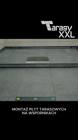 🔨 Zobacz, jak krok po kroku montuj się płytki na tarasie wentylowanym! 👣  💡Dzięki temu rozwiązaniu zyskujesz trwałość, estetykę i łatwy dostęp do podłoża 🏡Idealne dla nowoczesnych przestrzeni  📹 Sprawdź film i zobacz efekt końcowy – robi wrażenie! 📞 Masz pytania? Dzwoń: 797 039 856 🌐 Więcej na: tarasyxxl.pl #taraswentylowany #płytkitarasowe #tarasmarzeń #montażtarasu #gres #dc #dlaciebie #DIY #patio #balkon #taras #wentylowany