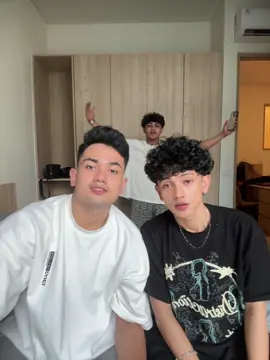 Yg belakang ngapain yak 