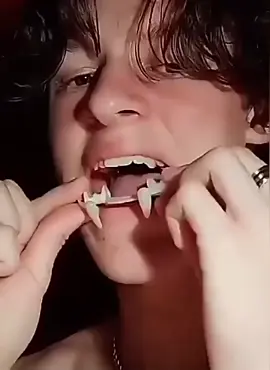 Use this Retractable Vampire Fangs to become a ‘’real‘’ vampire.    Suitable for costume party, cosplay, etc    You can host a vampire themed party in the moonlight.