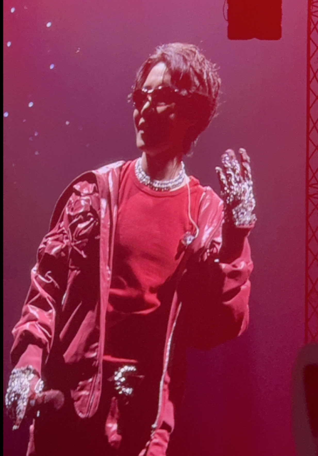 The real Diva❤️‍🔥 The way he transforms in that RED fit😫 I CAN’T MOVE ON FROM THIS RED FIT JAYYY😭  JAYY u so xxxxxxx hot❤️‍🔥 @hobipower    #bts #btsjhope #jhope #junghoseok #hopeonthestage #hopeonthestagetour #hopeonthestageinbangkok #jhoperedoufit #btsconcert #btsfyp 