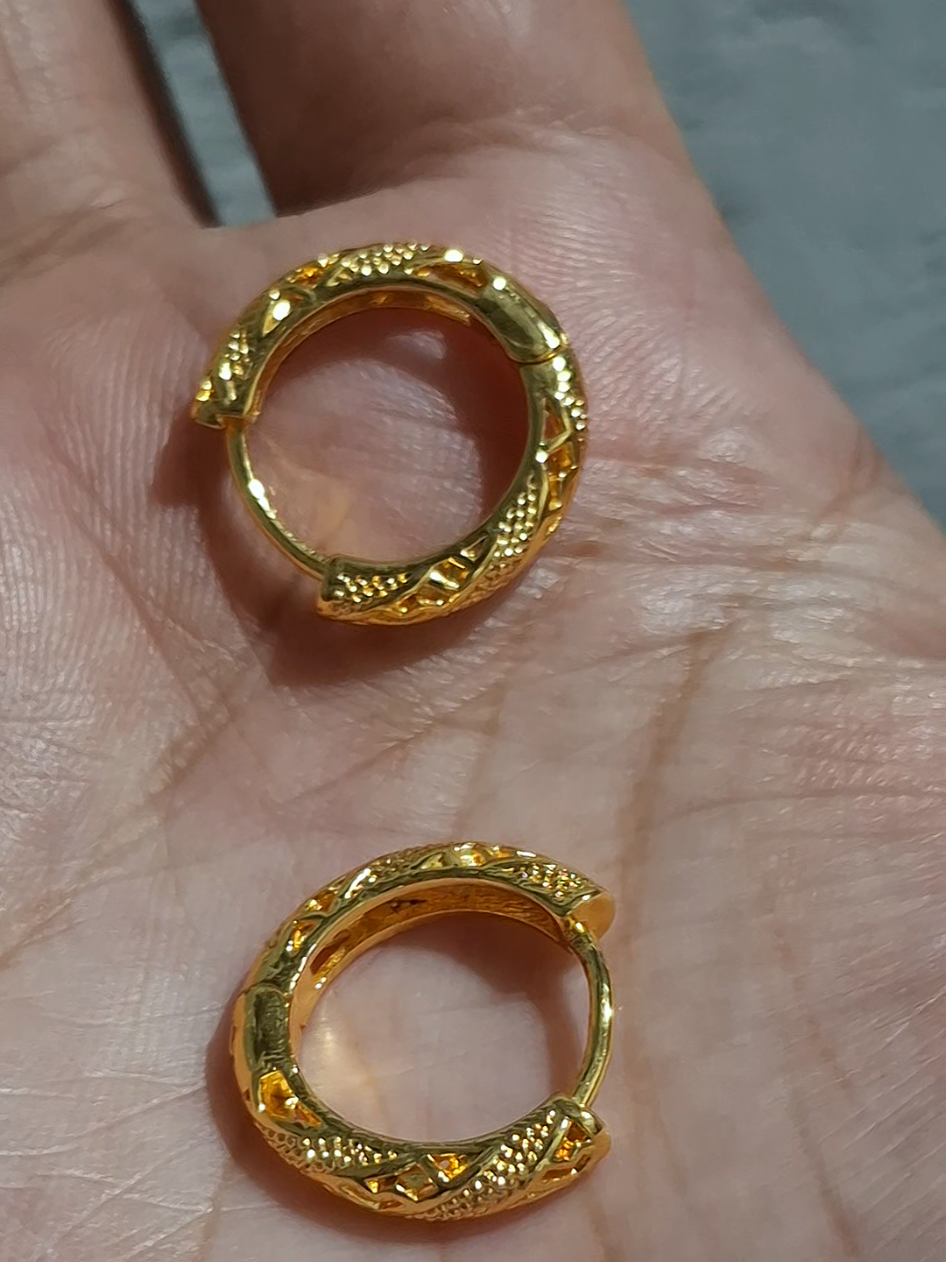 non tarnish hoop earrings for women. get yours now! #hoopearrings #earrings #earringslovers #nontarnishearrings 