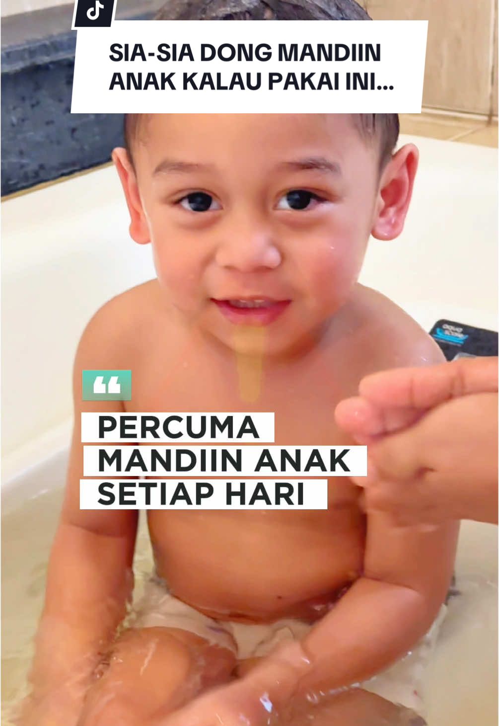 Sekarang coba cek dirumah deh, sabun dan shampoonya udah tanpa SLS belum onty?🥰 #moell #moellskincarebaby #bodywash #bodywashanak #bodywashmoell #showerkit #shampoo #shampooanak #shampoomoell #HairSkinCombo #Skincareanak #skincarebayi #branddaymoell 