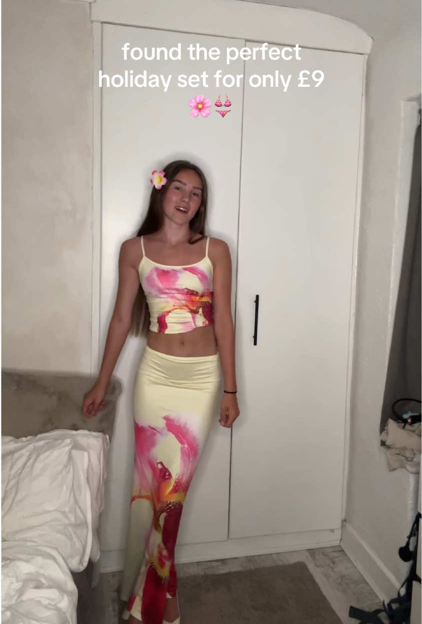 #holidaysets #holiday #skirt #holidaydress #girlsoutfit 