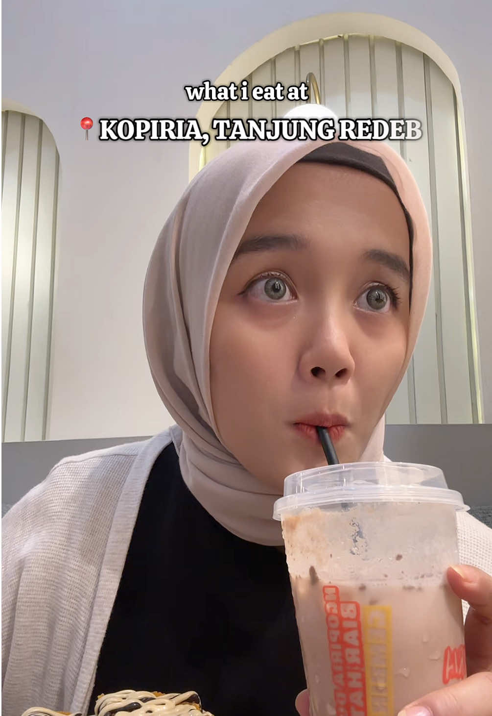 cemal cemil cafe di berau yang enak dan tempatnya nyaman. btw kalau malming ada live music yaa guys🫶🏻✨ menurut temen temen aku harus cobain apalagi si cafe ini? drop di comment yaaa💖🫶🏻 📍Kopiria, Berau @Kopiria   #cafehopping #MakanEnak  #fyp #viral  #cafeberau #berau #cafe #beraukaltim #rekomendasi #kopiria #Foodie #food #review #foodtiktok #kulinerberau #berauboy🤙 