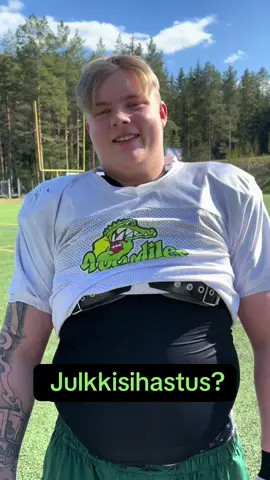 Psst. Sisältää paljastuksia. Tällä kertaa kyseltiin pelaajilta julkkisihastuksia! 🐊🥰🫶🏻 Kuka on sun julkkisihastus? #seinäjokicrocodiles #crocodiles #seinajoki #vaahteraliiga #americanfootball #jefu #julkkisihastus #celebritycrush 