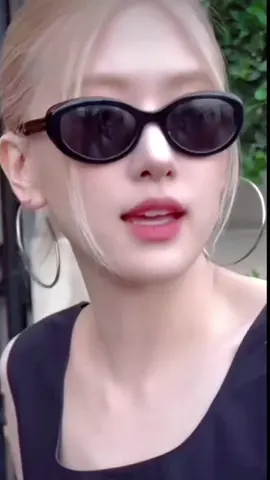 #blackpink #rosé #foreveryoung #sunglasses 