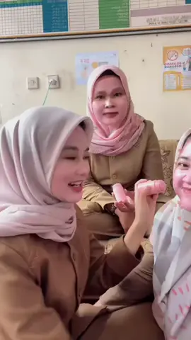 Mask tuh kayak sahabat… dateng pas muka lagi kacau, terus nenangin tanpa nge-judge 😭🩷