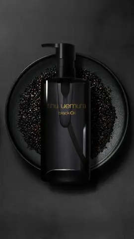 dầu tẩy trang và làm sạch shu uemura blackOil. làm sạch lớp trang điểm ngay tức thì, sạch sâu lỗ chân lông, giảm tình trạng mụn đầu đen đến 19% #shuuemuravn #blackoil #kinu