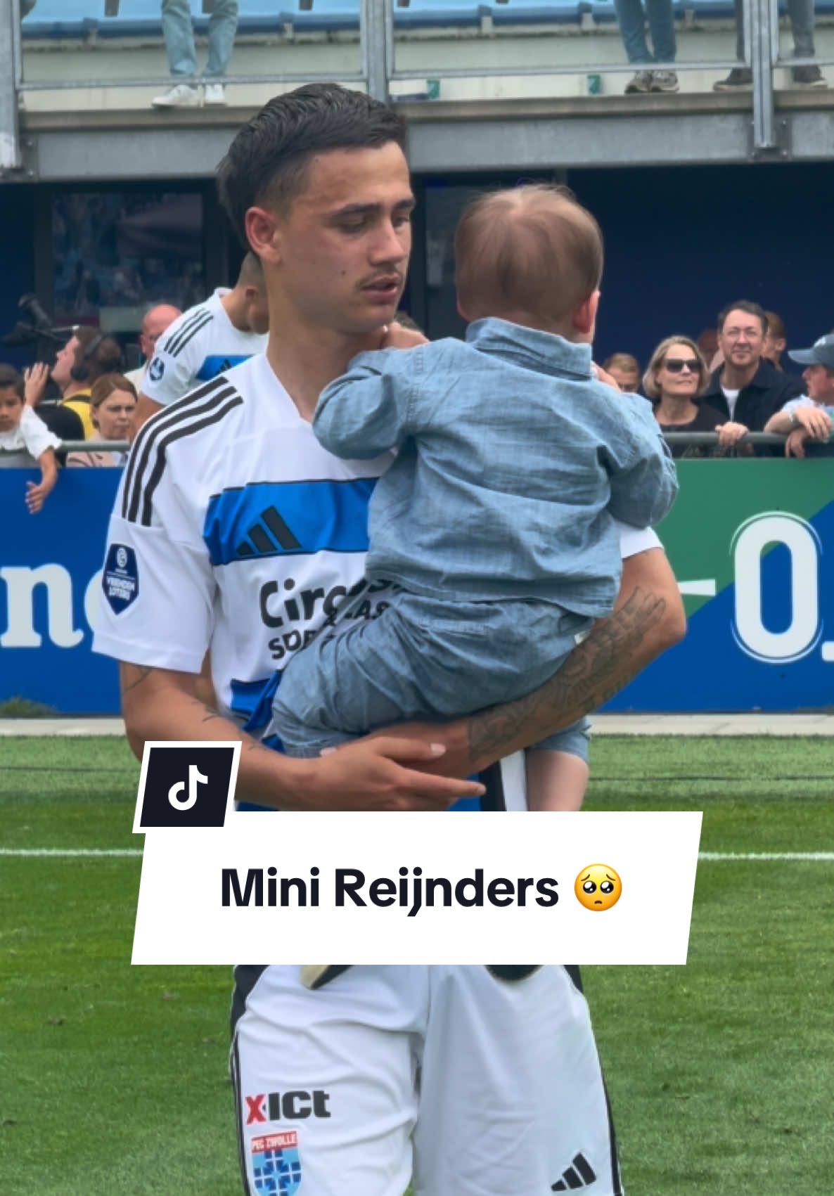 Dad goals 🥺💙 @elianoreijnders @Timnas Indonesia @Eredivisie Indonesia @Eredivisie @ESPN NL #timnasindonesia #timnasindonesia🇮🇩 #indonesia🇮🇩 #indonesia #eredivisie #cuteness #peczwolle #fyp #foryouu #zwolle  #viral_video #eliano #reijnders 