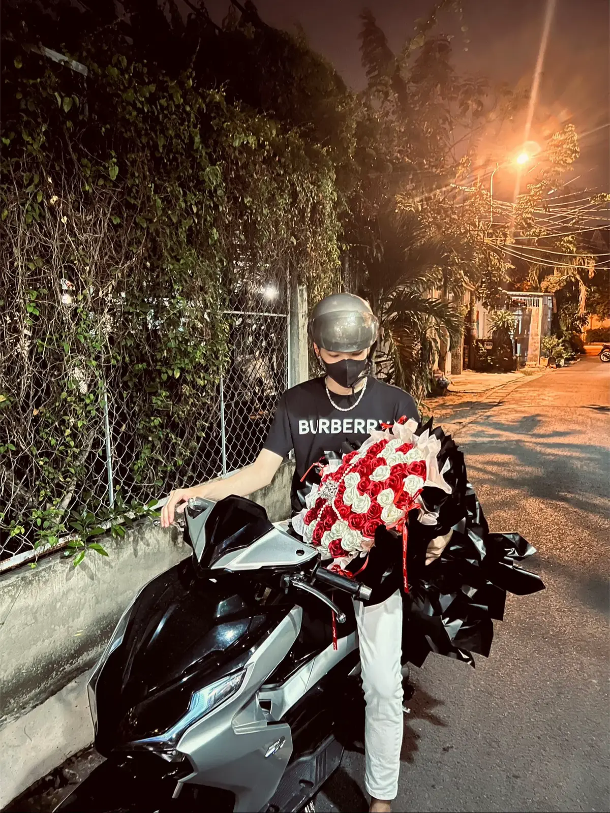 không phải chưa từng hạnh phúc, mà là hạnh phúc chưa được trọn vẹn..!