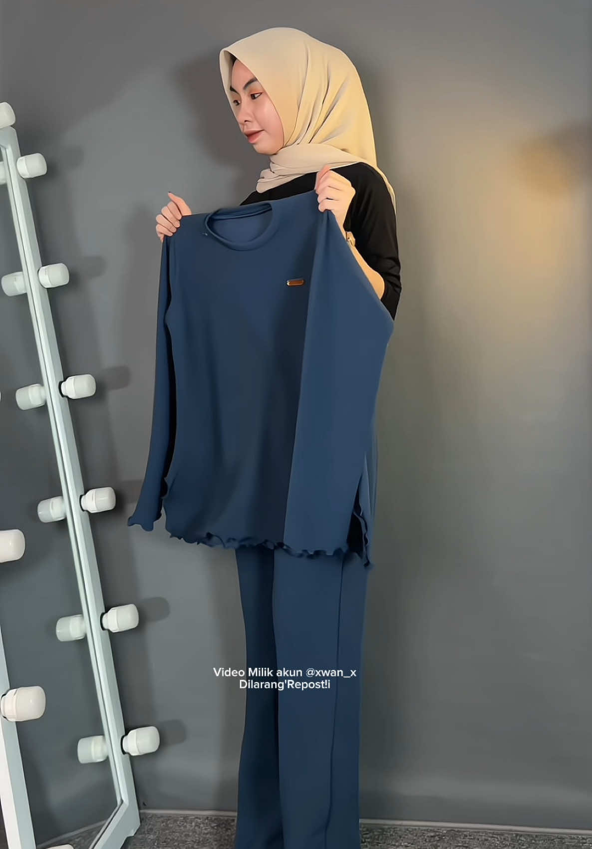 One set yang ini cakep banget sampai punya beberapa warna 😫💗 #oneset #setelanwanita #ootdhijabstyle 